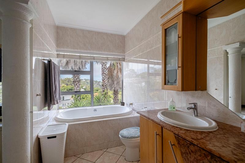 5 Bedroom Property for Sale in Linkside Eastern Cape